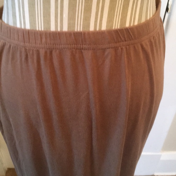 Beige skirt - Picture 3 of 3